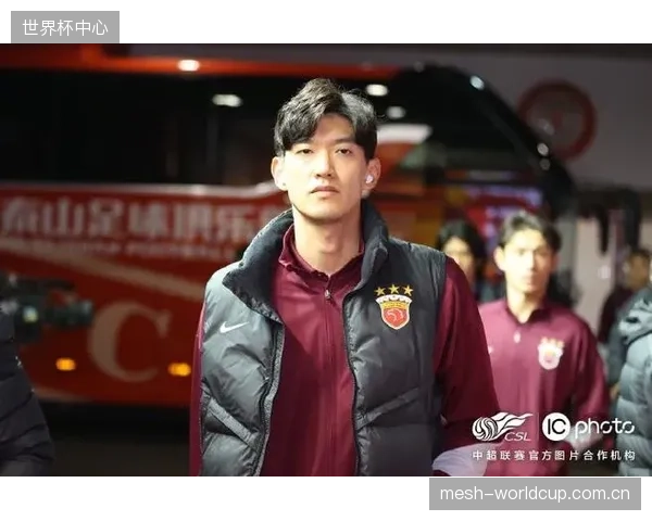 门将成为反击第一发起点，颜骏凌精准长传助力海港快速攻防转换。